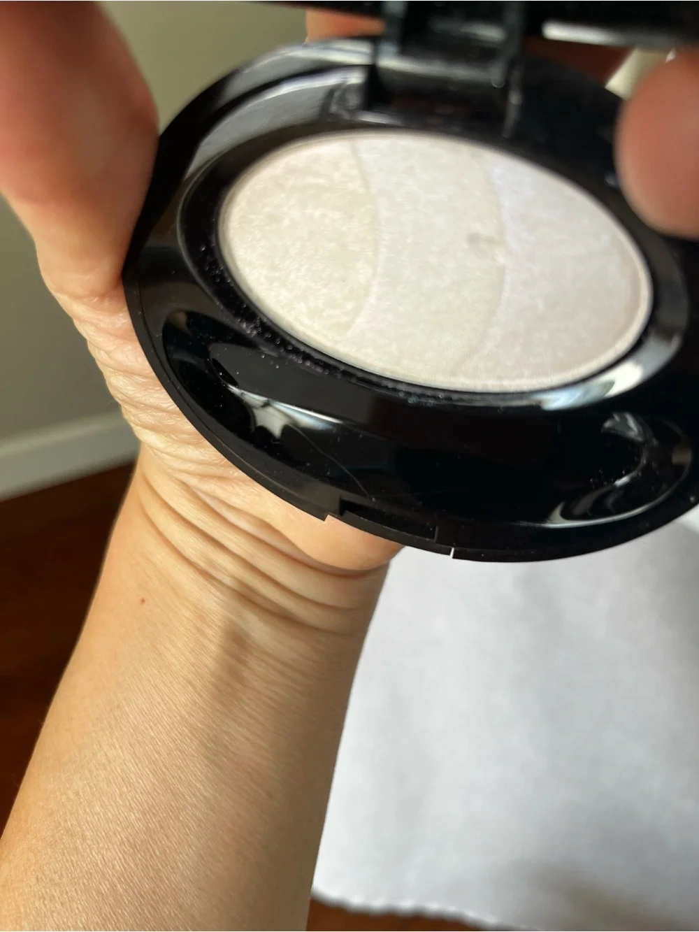 Shiseido vintage eyeshadow in Moonglow ,never used no box.